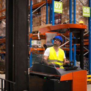 Formations SST Québec : chariots élévateurs, nacelles, appareils de levage. Formateurs certifiés se déplacent chez vous. Contactez MCA Ressources.