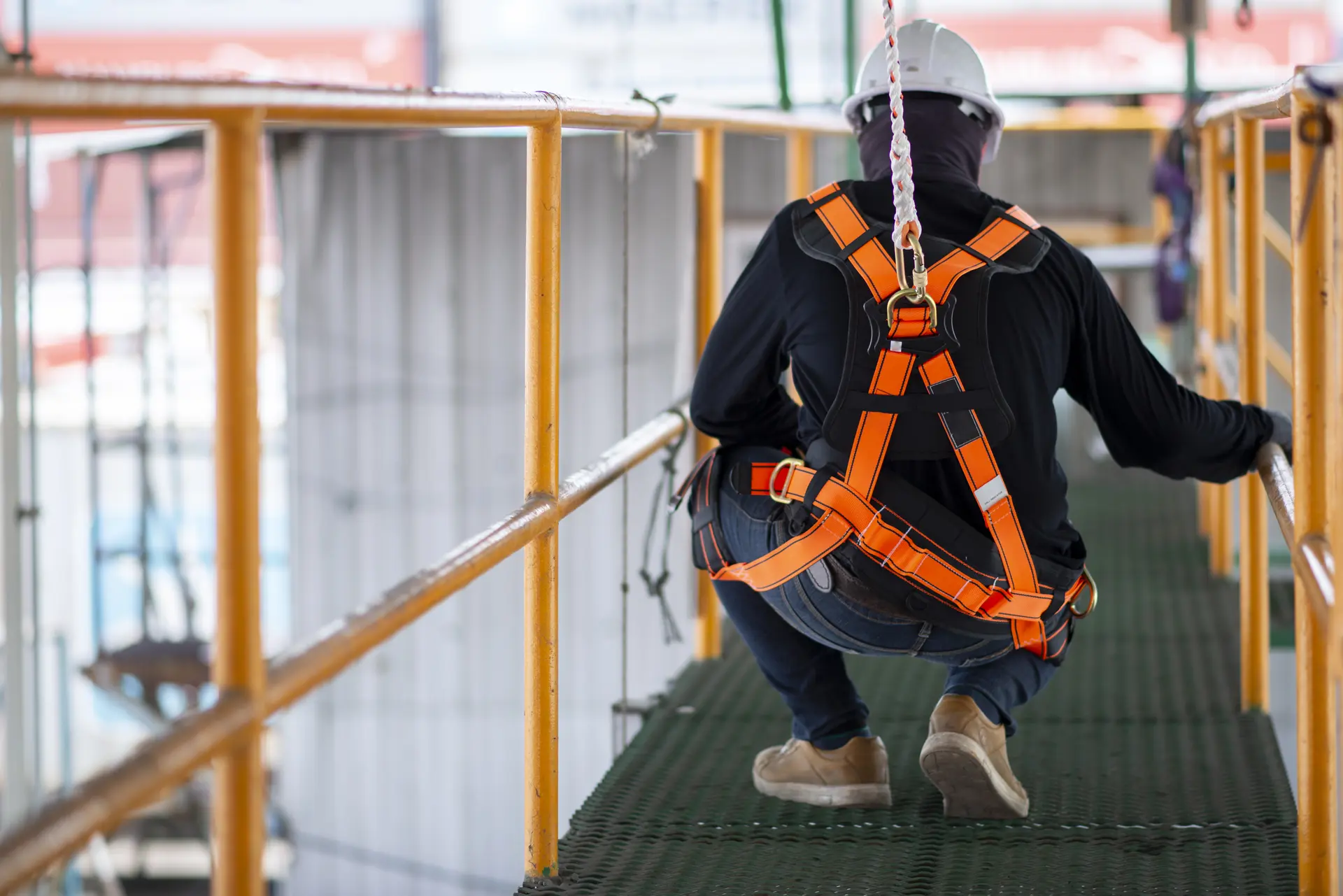 Formation en entreprise sur le travail en hauteur | MCA Ressources